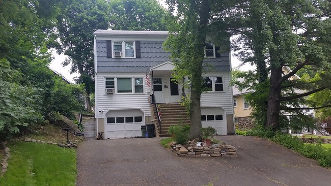 Foto del edificio - 74 View St W