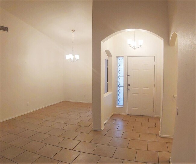 Foto del edificio - Beautiful 4 Bed/2 Bath in Rita Ranch - Com...