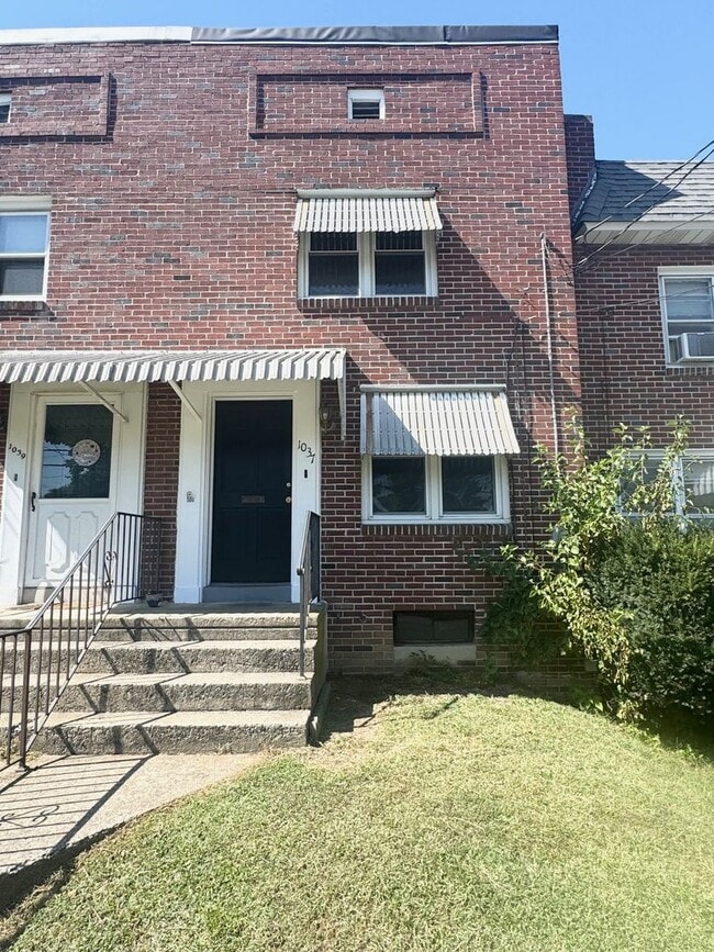 Building Photo - 1037 St Joseph St