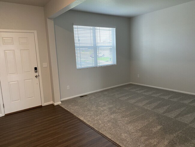 Foto del edificio - Don't Miss This Stunning 4 Bed/2.5 Bath Home in Harvest Junction, Longmont!  Available September!