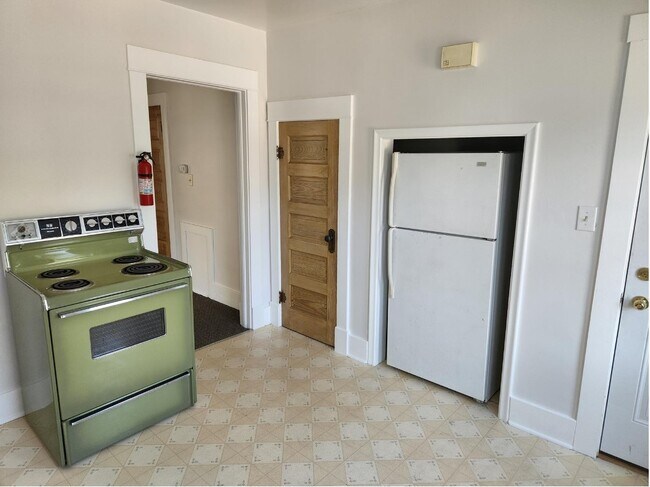 Foto del edificio - 566 Poplar St