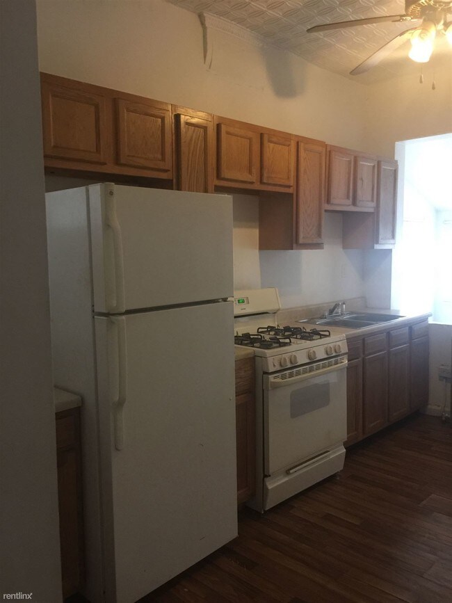 Foto del edificio - 3 br, 1 bath House - 810 Appleton St