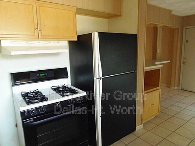 Building Photo - 833 Jadewood Dr