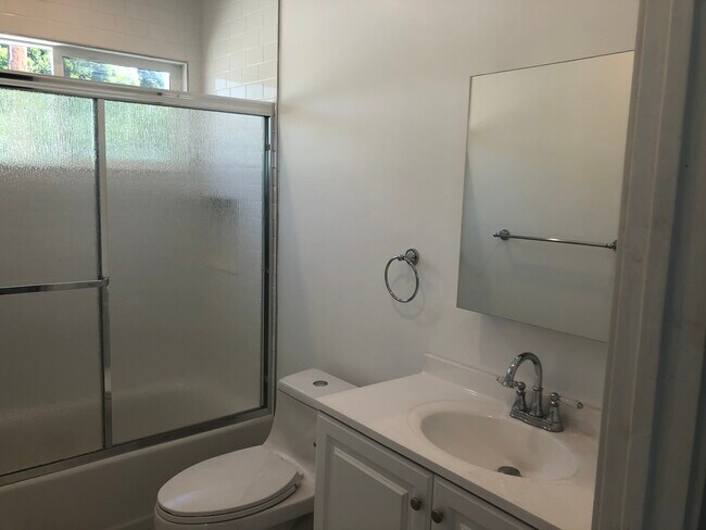 Shower and Tub - 1480 N Clybourn Ave