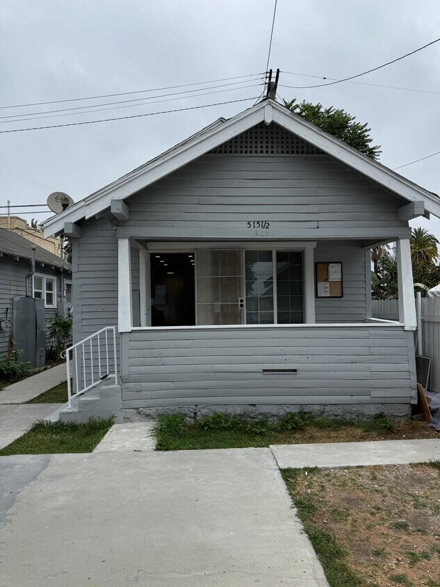 Primary Photo - 1377 1/2-515-512 E 21st St