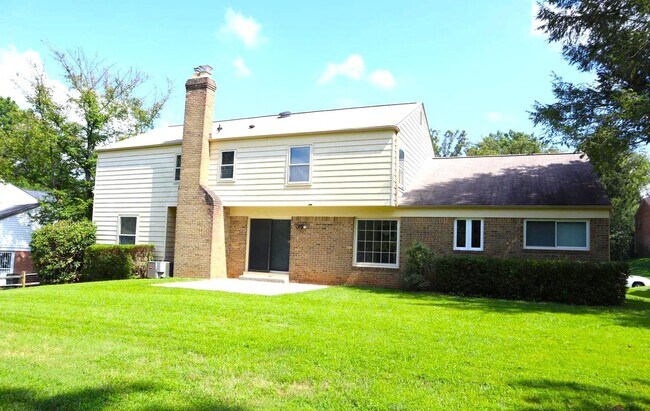Foto del edificio - Fabulous Updated 4 Bedroom, 2.5 Bathroom H...