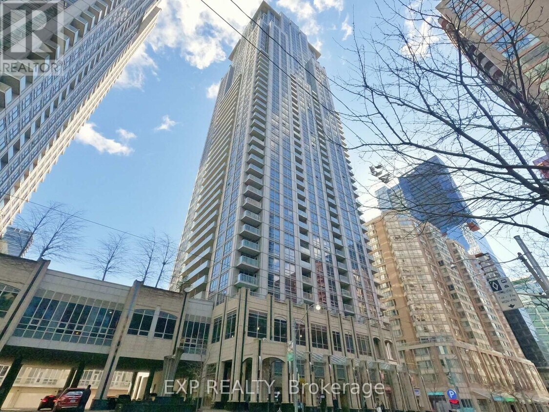 Photo principale - 761-1761 Bay St.