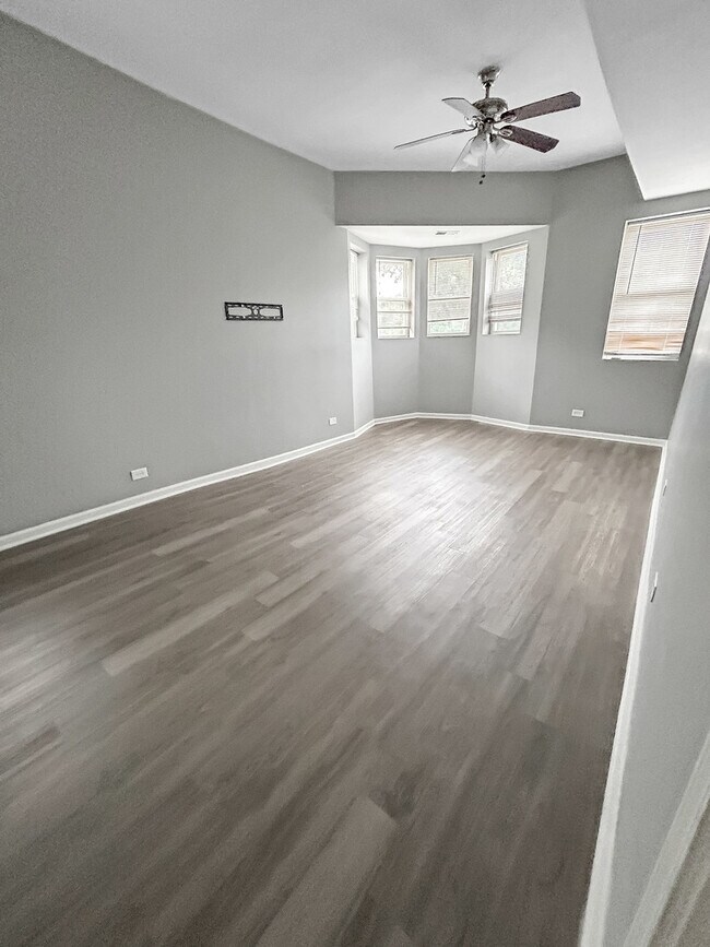 Foto del edificio - 1035 E 75th St