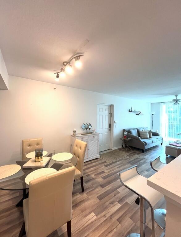 Foto del edificio - 713 Villa Cir