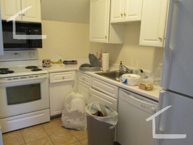 Foto del edificio - 1-Bed w Central Air!  Parking Spot Included, near Boston Landing Nightlife! Laundry on site