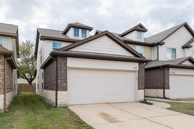 Building Photo - 6235 Brenwood Cir