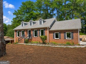 Building Photo - 4521 S Roberts Dr