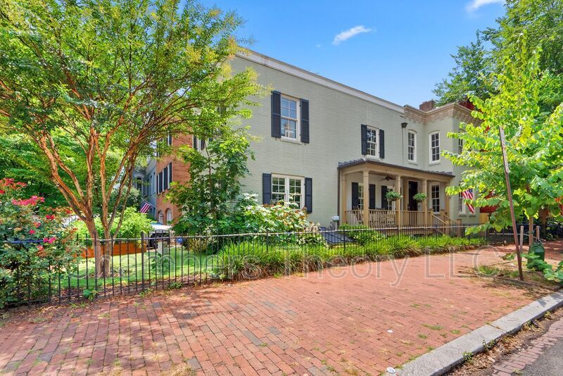 Foto principal - 227 C St SE