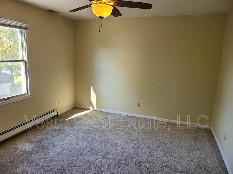Building Photo - 607 Hillview Dr
