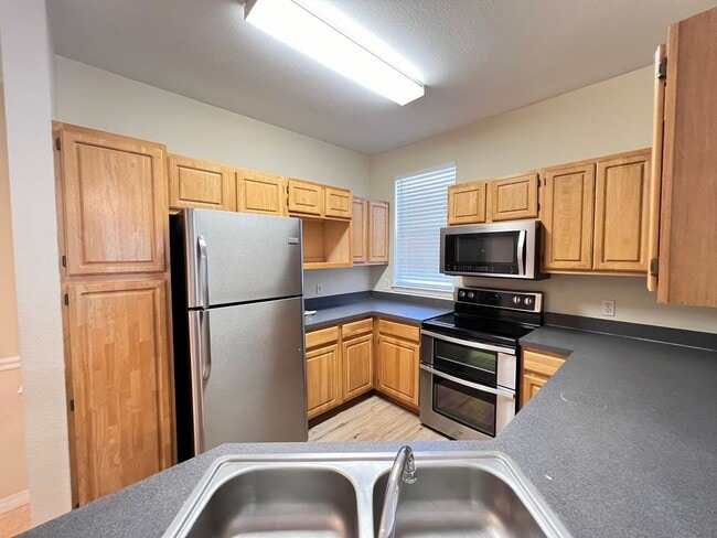Building Photo - Great Condo for rent!