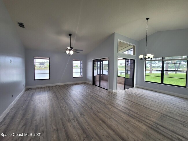 Building Photo - 912 Ridge Lake Dr