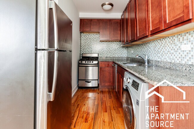 Foto del edificio - 560 W Arlington Pl
