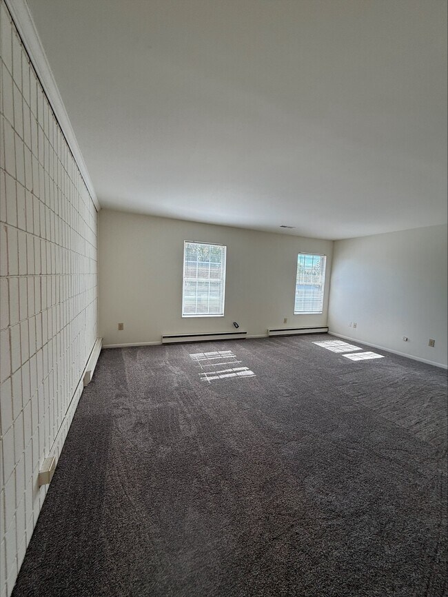 Gran sala de estar - Cedar Ridge Apartments