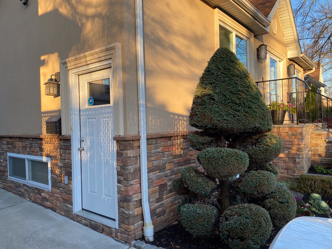 Foto principal - 2109 Victory Blvd