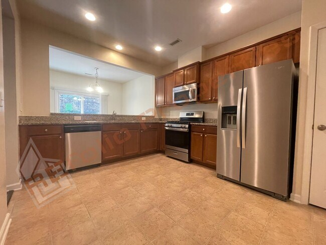 Foto del edificio - Great Location!! Beautiful 3 Bedroom 2 Car...