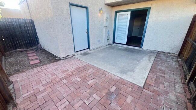 Foto del edificio - 6008 W Townley Ave