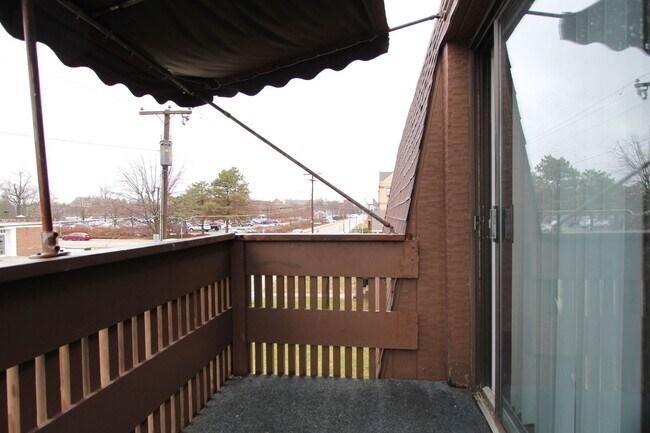 Building Photo - Dishwasher Included