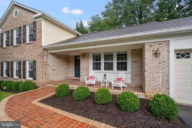 Foto del edificio - 1719 Larkmeade Dr