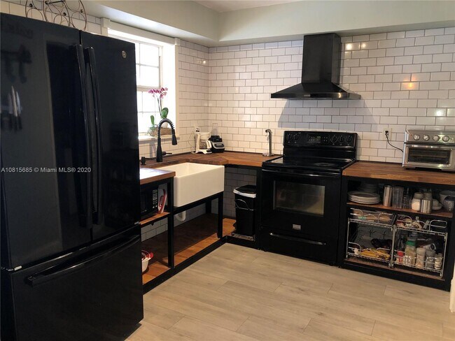 Foto del edificio - 7650 NW 33rd St