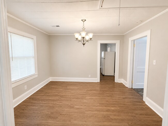 Foto del edificio - Two bedroom, 1 bath house in Burlington