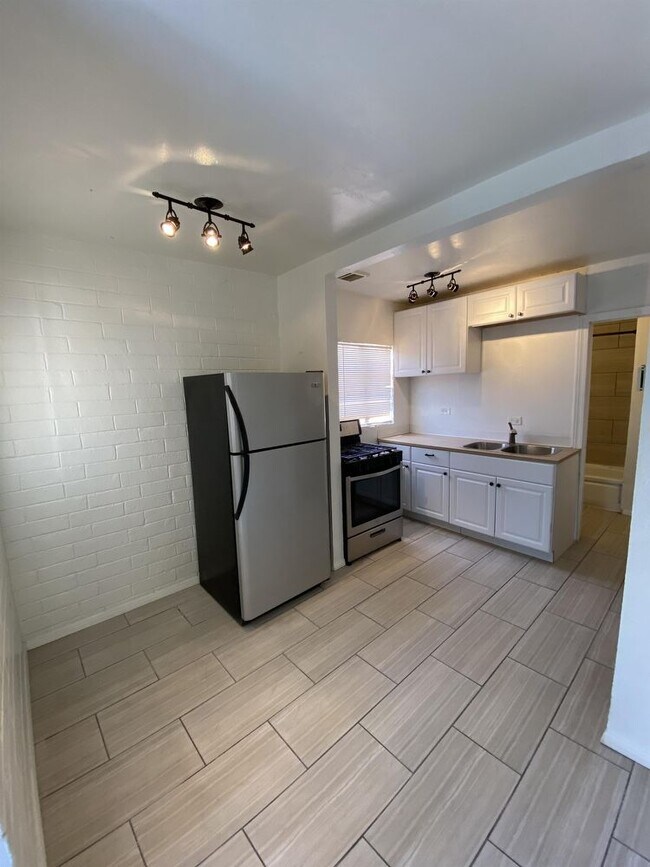 Foto del edificio - 3725 East Farr Place - C