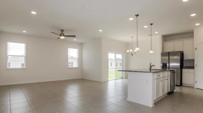 Foto del edificio - 523 Crown Rose Dr