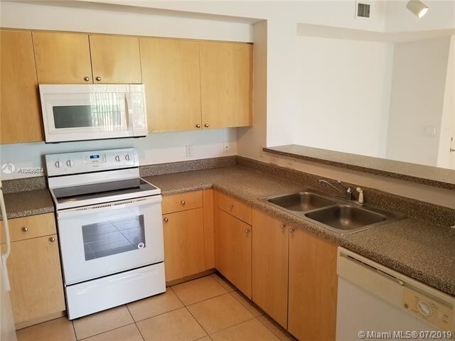 Foto del edificio - 8070 N Nob Hill Rd  203