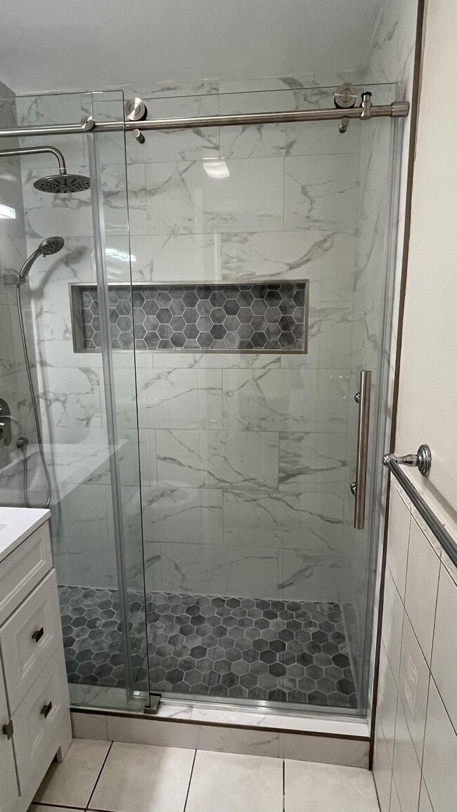 Foto del edificio - 5138 W 141st St