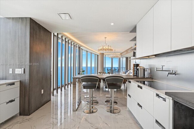 Building Photo - 15701 Collins Ave