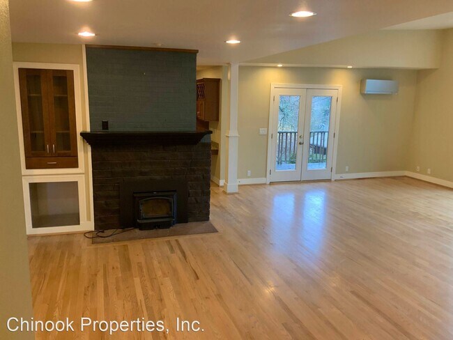 Foto del edificio - 3 br, 2 bath House - 650 W 25th Pl.