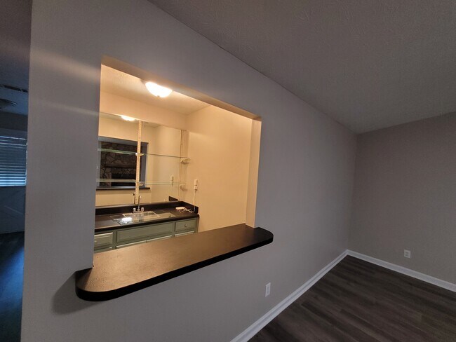 Foto del edificio - 5885 Wellborn Trl