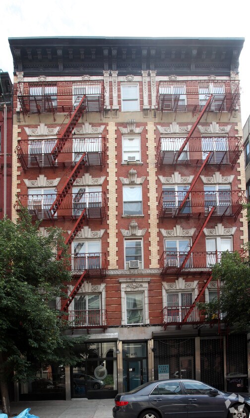 Building Photo - 437 E 12th St