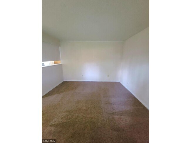 Foto del edificio - 545 Birchcrest Dr