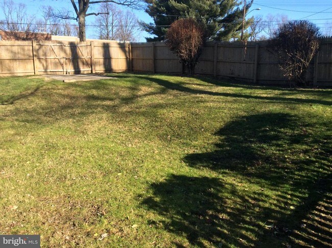 Building Photo - 8823 Sundale Dr