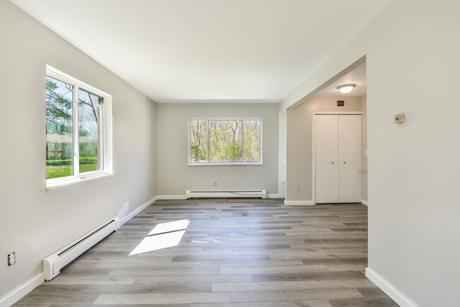 Building Photo - 9275 Brookside Dr