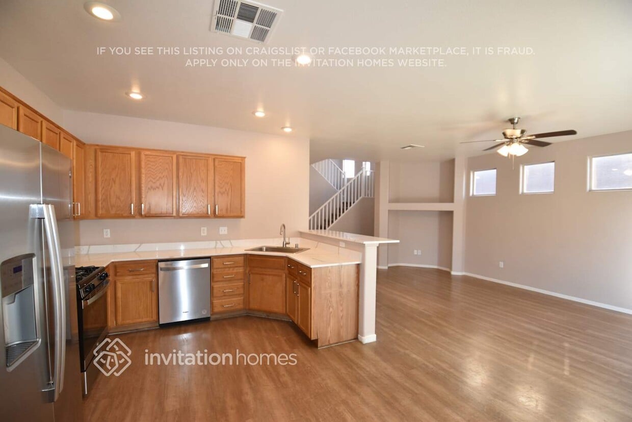 Building Photo - 9413 Santana Siesta Ave