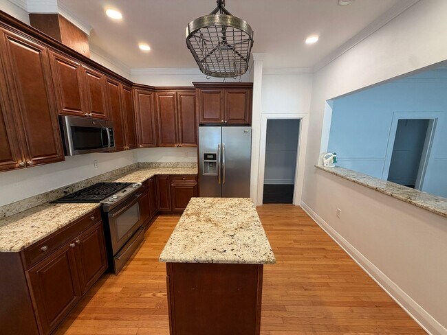 Building Photo - Renovated bungalow in Tampa Heights
