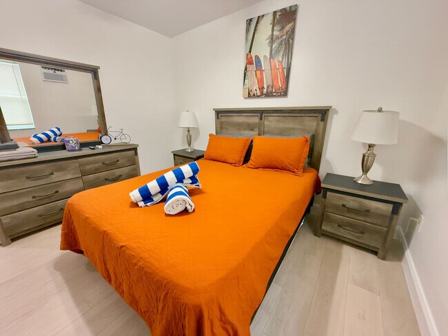 Building Photo - 324 Van Buren St