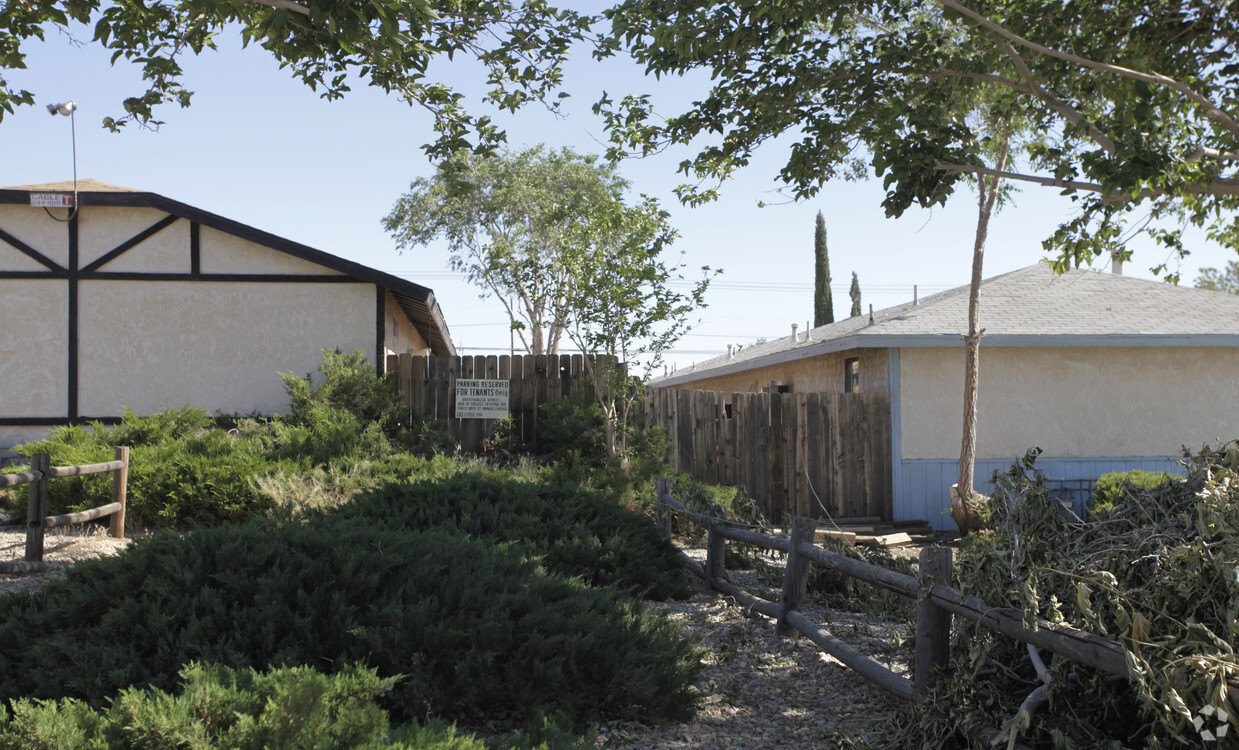 Building Photo - 15766 Sequoia Ave