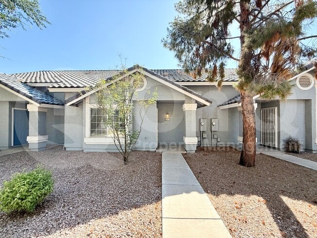 Photo - 860 N McQueen Rd House