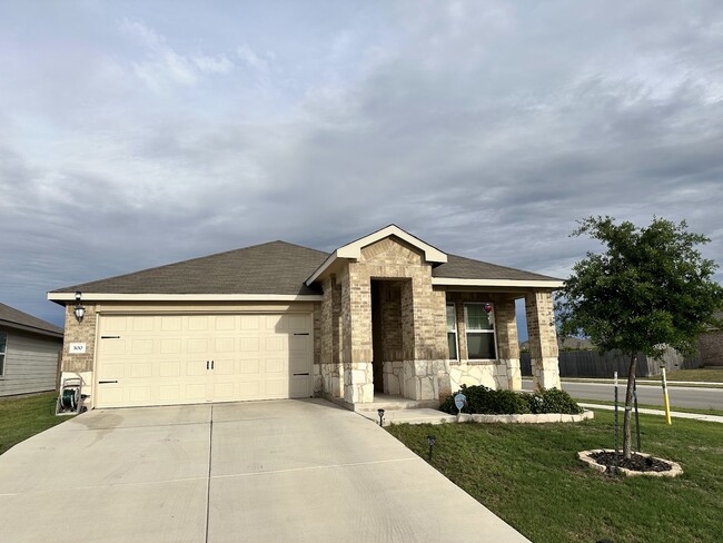 Building Photo - 300 Low Bramble Dr