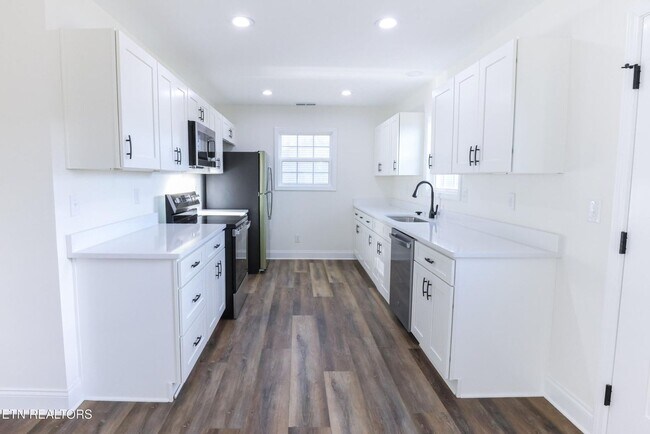 Foto del edificio - Maryville 37801 - New Construction, 5 bedroom, 2 bath home - Contact Adam Sharp (865) 254-0980