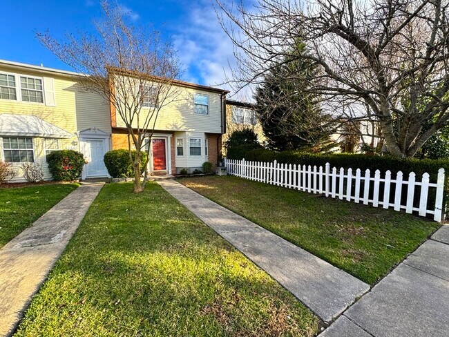 Building Photo - BEAUTIFUL TOWNHOME READY FOR RENT IN VIRGI...