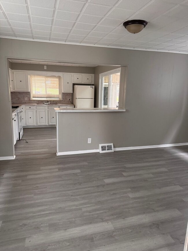 Building Photo - 1047 Hamilton Ave