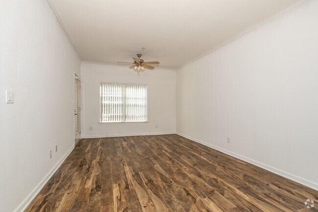 1BR, 1BA - 765SF - Living Room - The Fremont Building